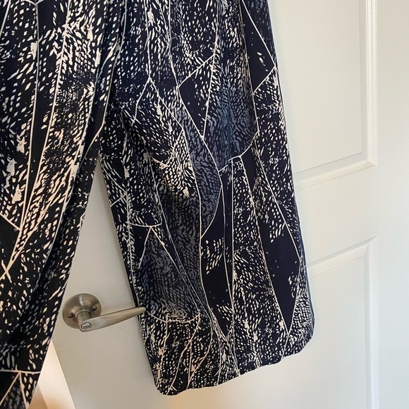 NEVER WORN! Navy and White Geometric Print Palazzo Pant - Picture 6 of 7